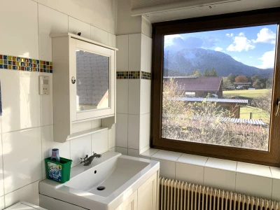 Badezimmer mit Aussicht am Schneeberg