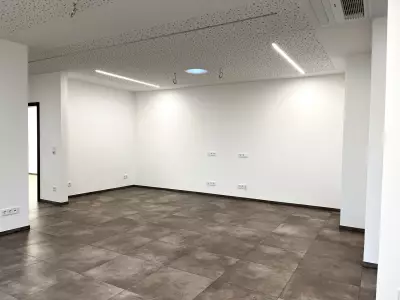 Moderne Praxis-/Bürofläche im Ortszentrum
