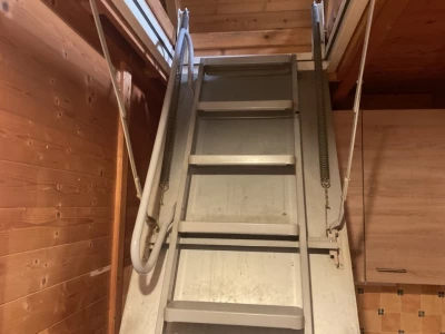 14 Treppe in den Dachboden