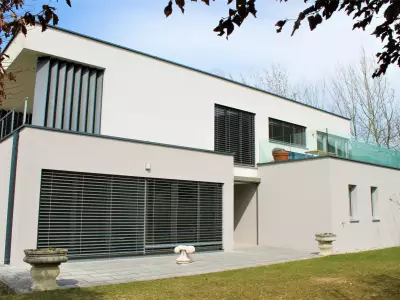 Moderne Villa in einzigartiger Lage am Zierteich