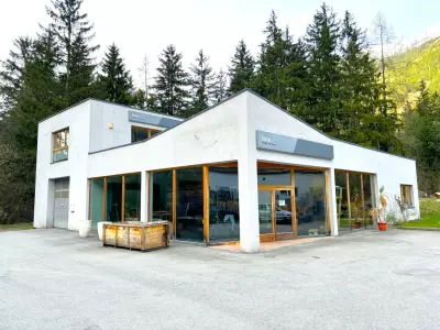 Seltenheit: Gut angebundene Gewerbeimmobilie inkl. Büro- /Wohnfläche im Tiroler Oberland